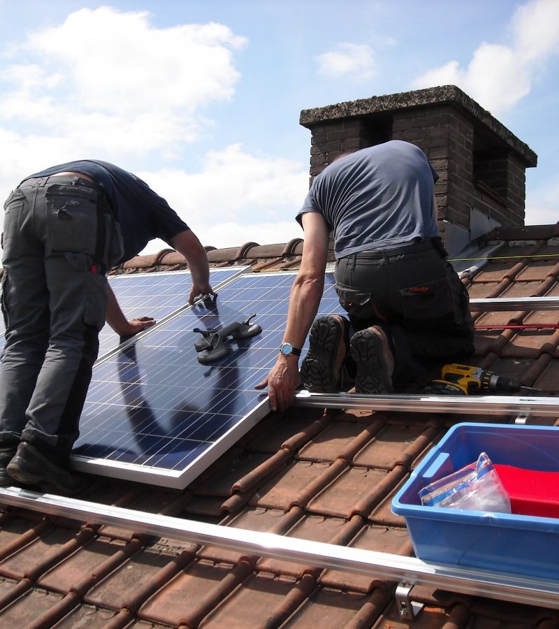 solar-roof-workers